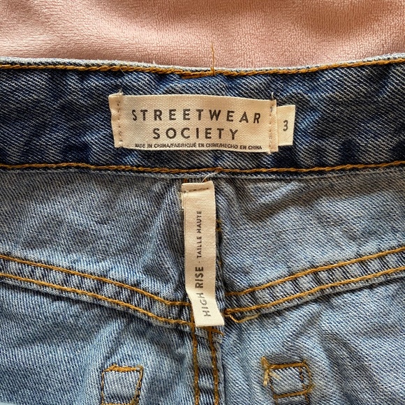 Medium Wash High Rise Denim Jeans - Picture 3 of 3